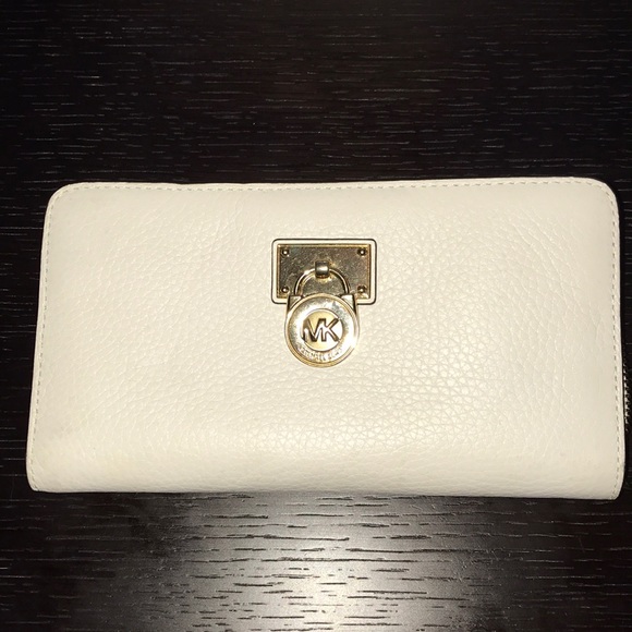 NEW MICHAEL KORS WALLET - Picture 1 of 2
